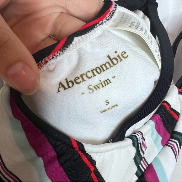 ABERCROMBIE & FITCH One-Piece Striped Swimsuit. Size Small - Picture 5 of 6